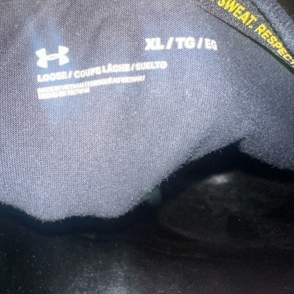 Men’s used size XL black Under Armour project Rock UA shirt Pre own items are as - Picture 2 of 5